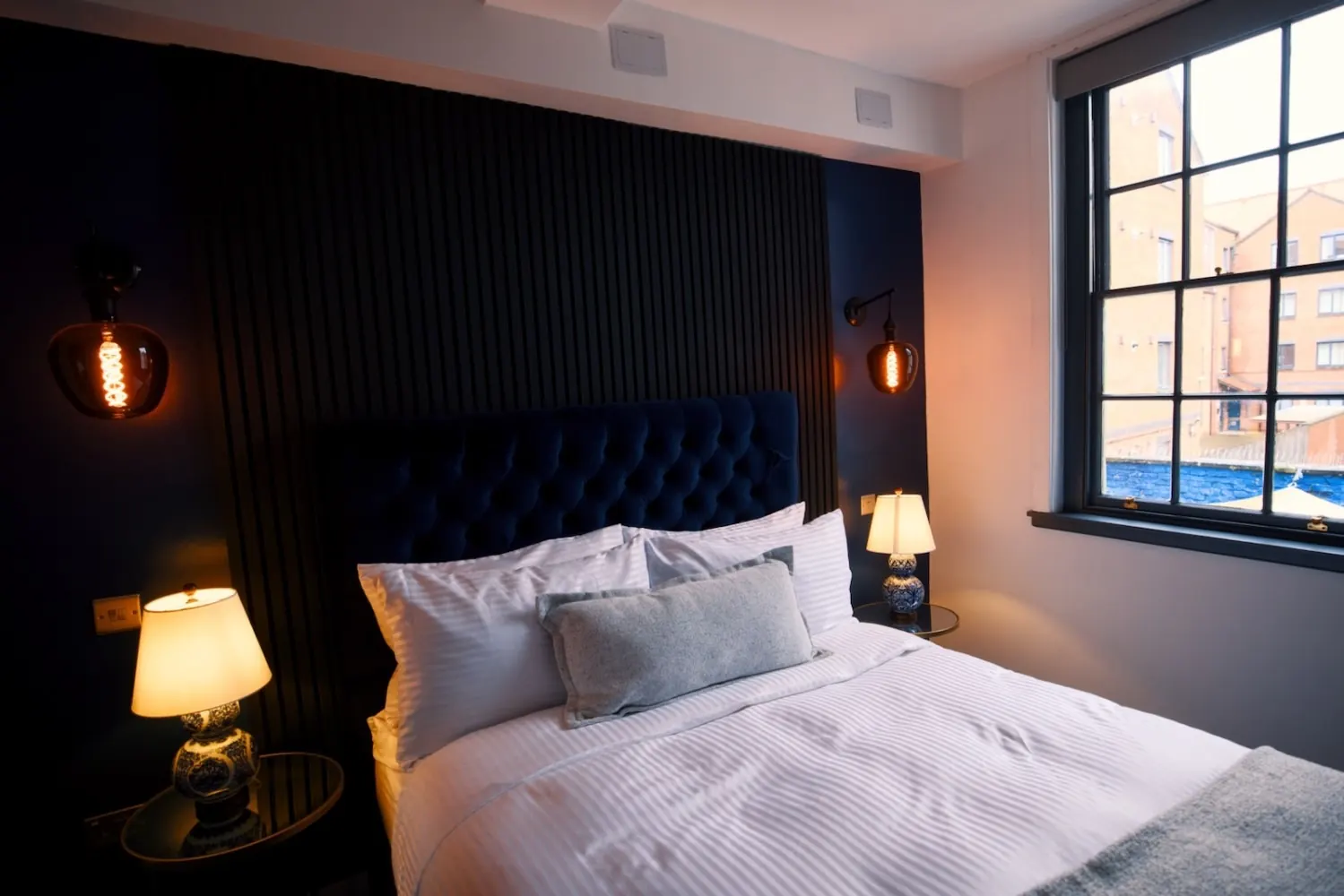 King with Bath at City Rooms by Hiive, Worcester